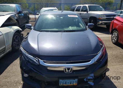2017 Honda Civic Touring z USA, uszkodzony, nr VIN 2HGFC1F94HH658720